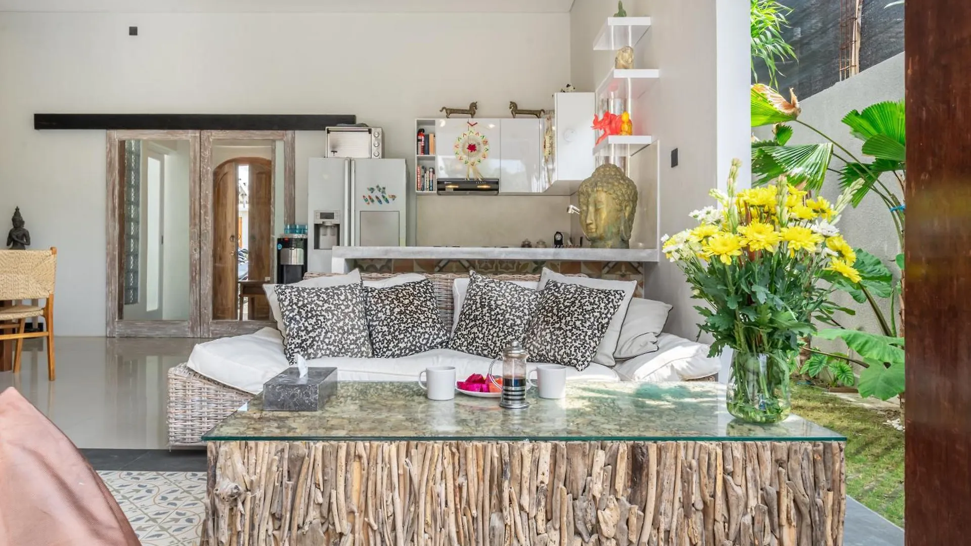Luxury 2Bd Pool Villa, 5Mins Beach, Walk To Cafes! Canggu  Indonesia