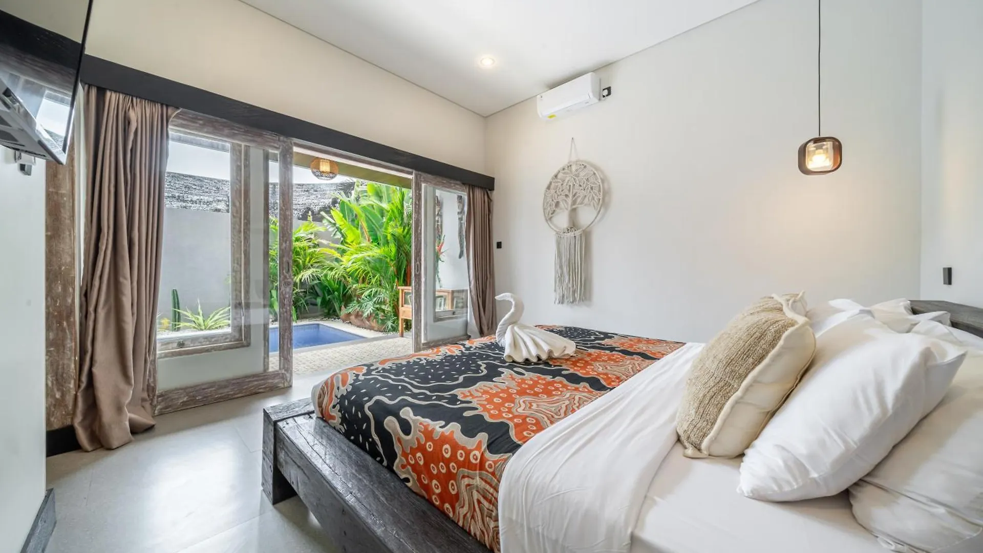 Villa Luxury 2Bd Pool Villa, 5Mins Beach, Walk To Cafes! Canggu