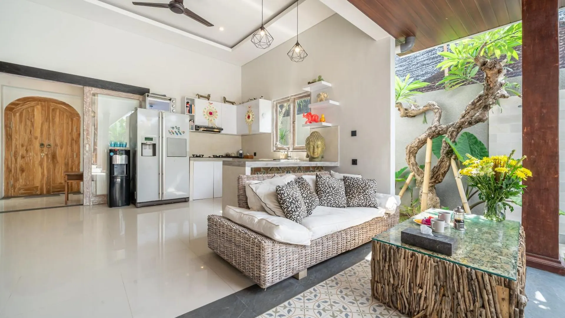 Luxury 2Bd Pool Villa, 5Mins Beach, Walk To Cafes! 캉구 0*,  인도네시아